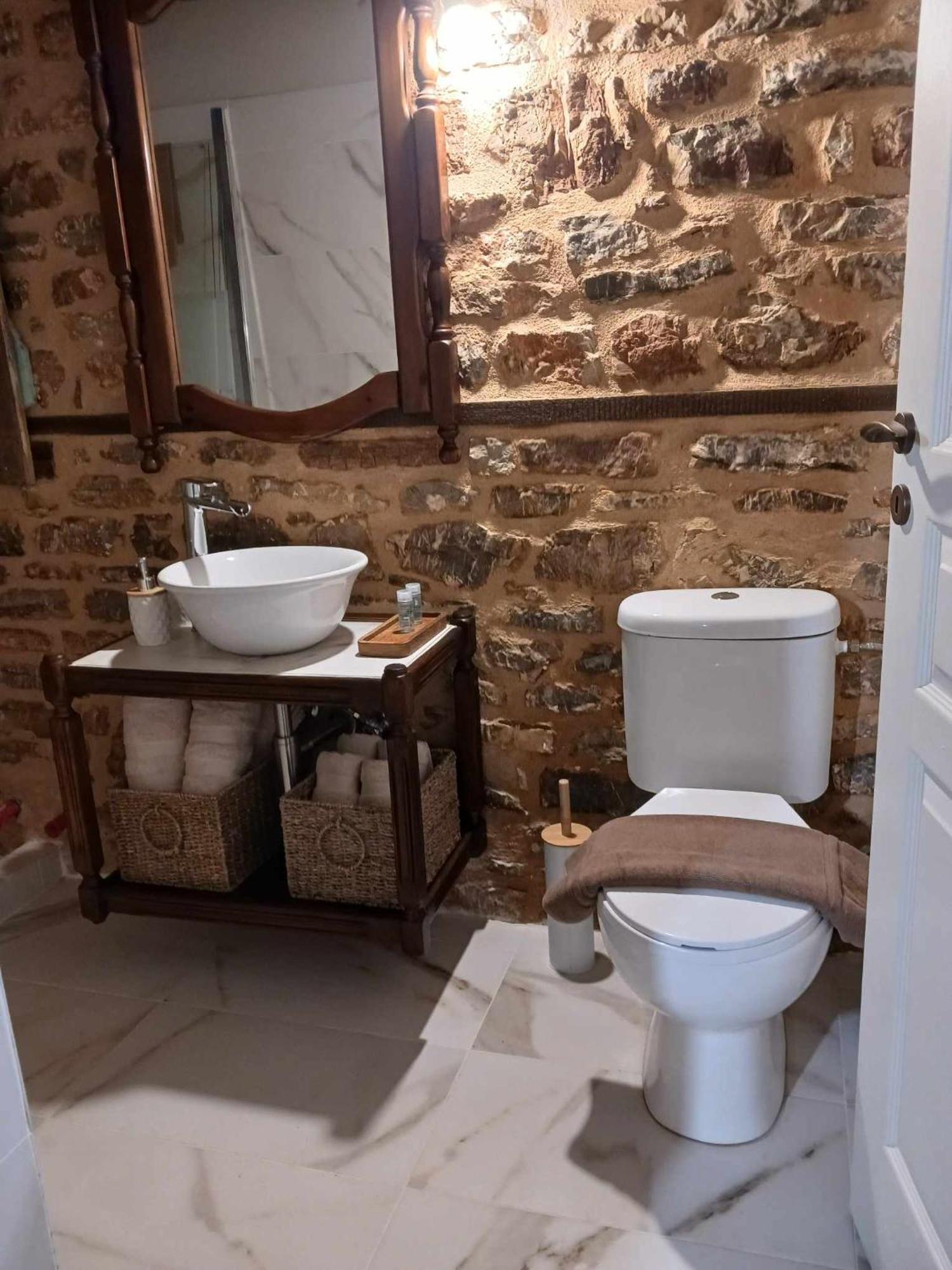 Guesthouse Amalia Kalesmenon Bagian luar foto